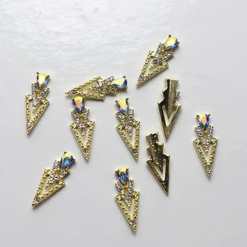 10 Adet K Altın Lüks AB elmas üçgen 3D Nail Art Süslemeleri Çivi Rhinestones Tırnak Malzemeleri Takılar Taş 2020 Yeni Varış
